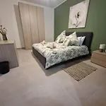 Centrally Located 3br Sea View By Bus Terminus Апартаменты *