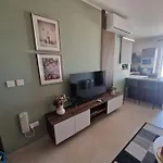 Centrally Located 3br Sea View By Bus Terminus * Сент-Полс-Бей