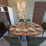 Centrally Located 3br Sea View By Bus Terminus * Сент-Полс-Бей