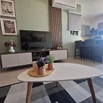Апартаменты Centrally Located 3br Sea View By Bus Terminus