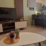 Апартаменты Centrally Located 3br Sea View By Bus Terminus *