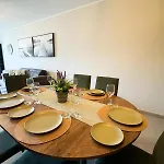 Апартаменты Centrally Located 3br Sea View By Bus Terminus Сент-Полс-Бей