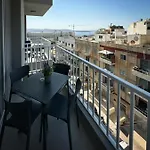 Centrally Located 3br Sea View By Bus Terminus *