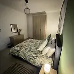 Centrally Located 3br Sea View By Bus Terminus *
