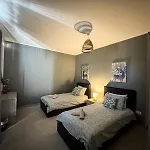 Апартаменты Centrally Located 3br Sea View By Bus Terminus Сент-Полс-Бей