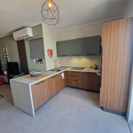 Centrally Located, Well Equipped, Stylish Flat. Lägenhet