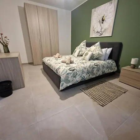 Centrally Located 3br Sea View By Bus Terminus Daire *