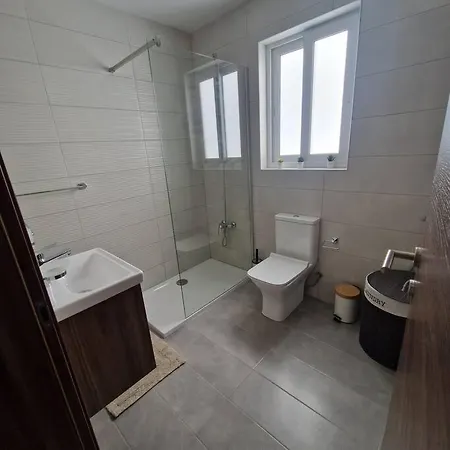 Centrally Located 3br Sea View By Bus Terminus דירה