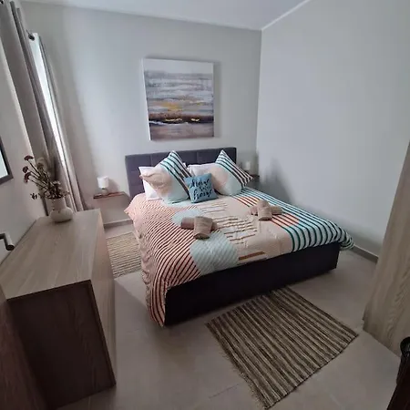 Centrally Located, Well Equipped, Stylish Flat.