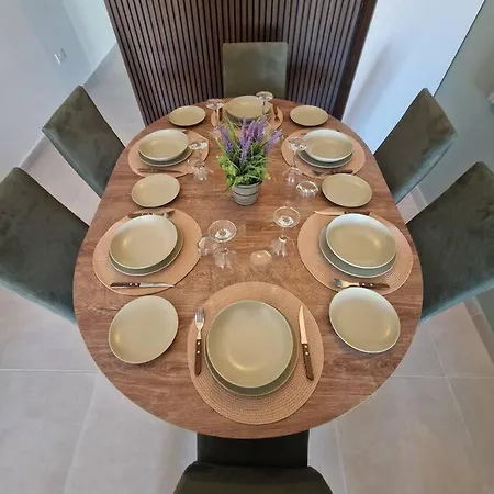 Centrally Located, Well Equipped, Stylish Flat. Lägenhet St. Paul's Bay