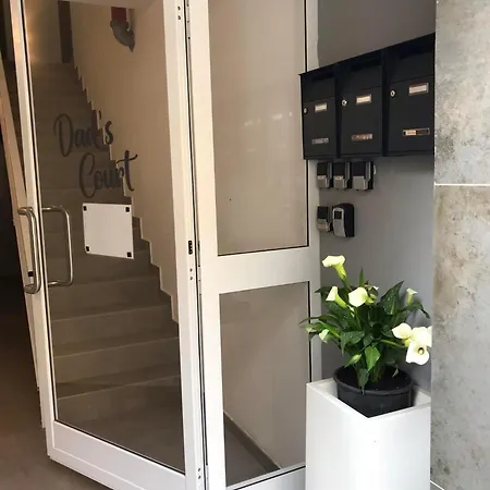 Апартаменты Centrally Located, Well Equipped, Stylish Flat. *