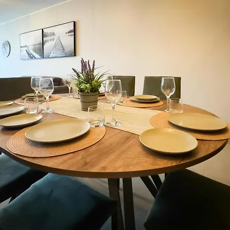 Centrally Located, Well Equipped, Stylish Flat.