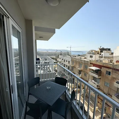 Centrally Located, Well Equipped, Stylish Flat. Lägenhet