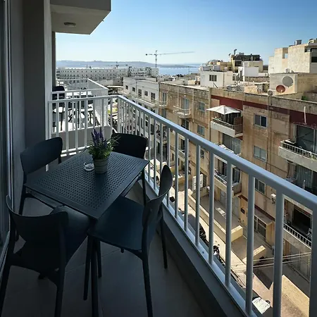 Centrally Located 3br Sea View By Bus Terminus *