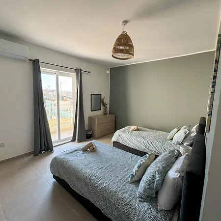 Centrally Located, Well Equipped, Stylish Flat. Апартаменты *