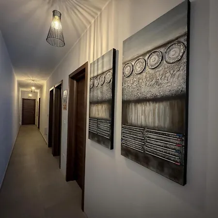 Centrally Located, Well Equipped, Stylish Flat. *