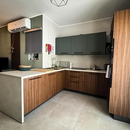 Centrally Located, Well Equipped, Stylish Flat. Apartment *