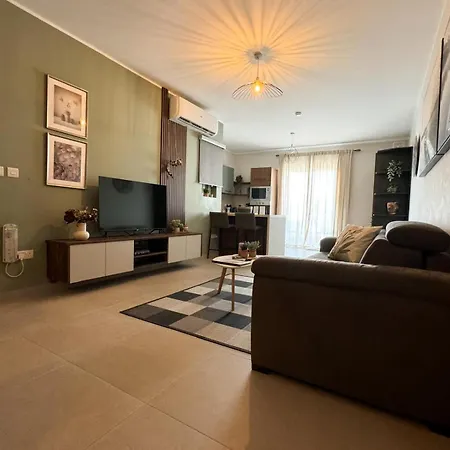 Centrally Located, Well Equipped, Stylish Flat. Apartment