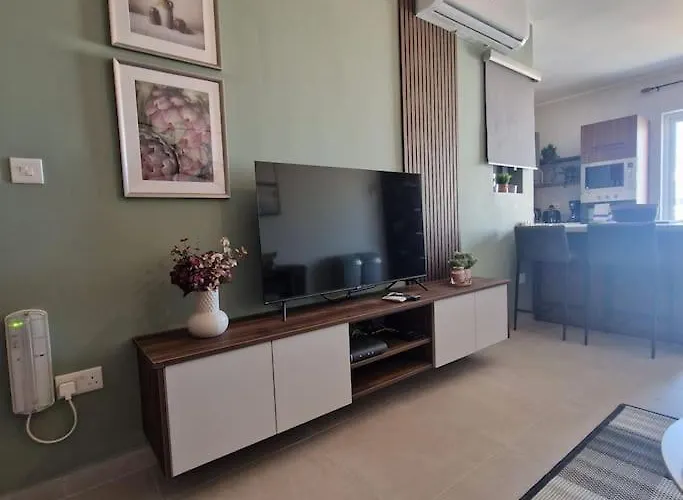 Centrally Located 3Br Sea View By Bus Terminus