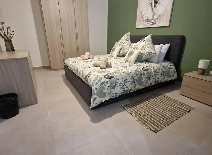 Centrally Located 3br Sea View By Bus Terminus Appartement *