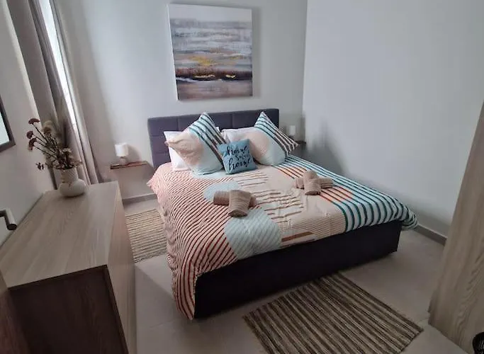 Centrally Located 3Br Sea View By Bus Terminus