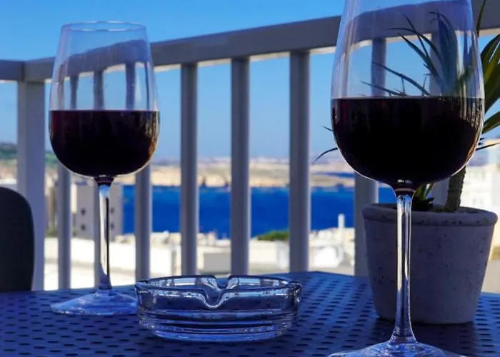 Centrally Located 3Br Sea View By Bus Terminus St. Paul's Bay