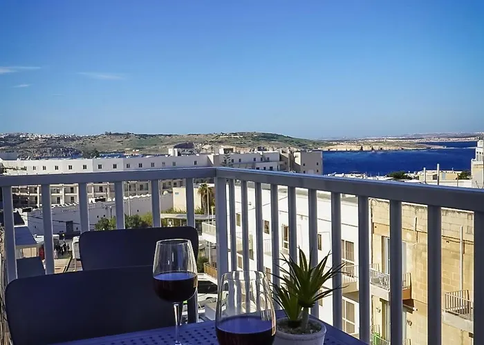 Centrally Located 3br Sea View By Bus Terminus *