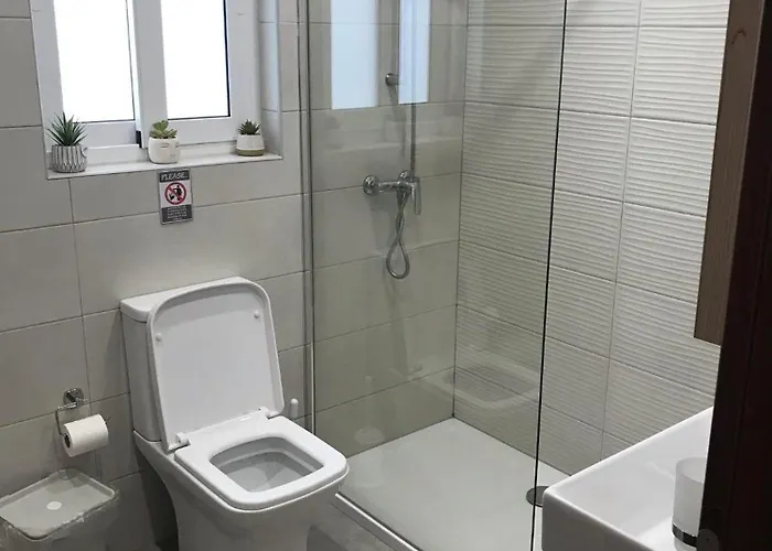 Centrally Located 3Br Sea View By Bus Terminus * Сент-Полс-Бей