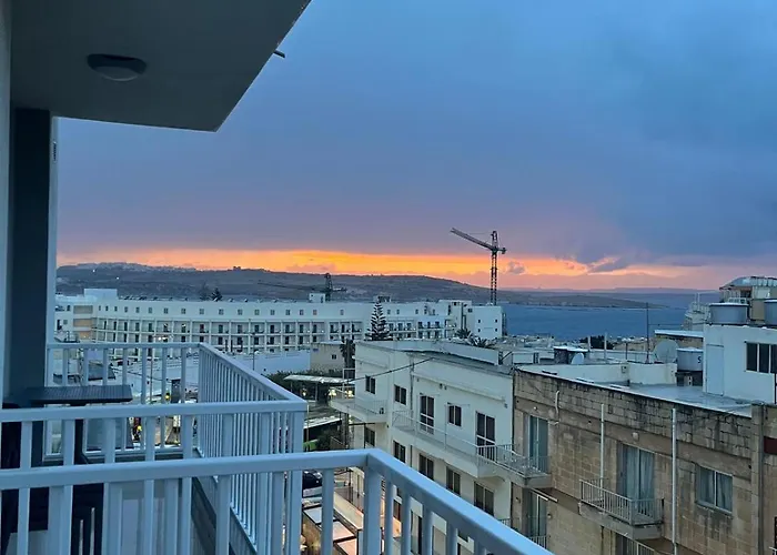 Апартаменты Centrally Located 3Br Sea View By Bus Terminus *