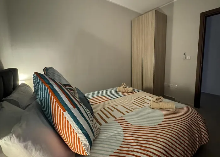 Centrally Located 3br Sea View By Bus Terminus Appartement San Pawl il-Baħar