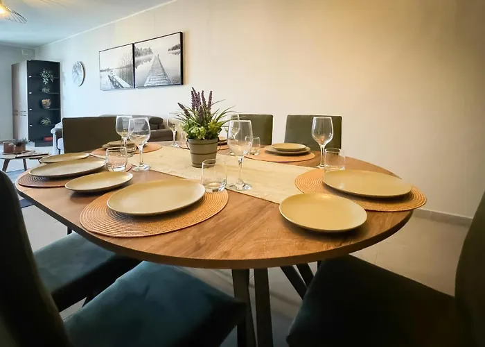 Centrally Located 3Br Sea View By Bus Terminus