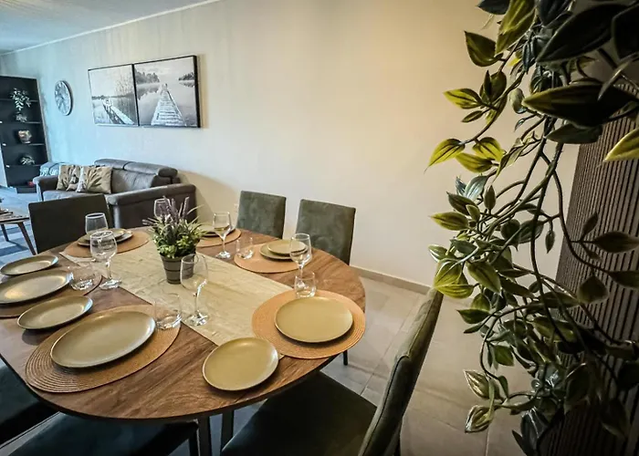 Апартаменты Centrally Located 3Br Sea View By Bus Terminus *