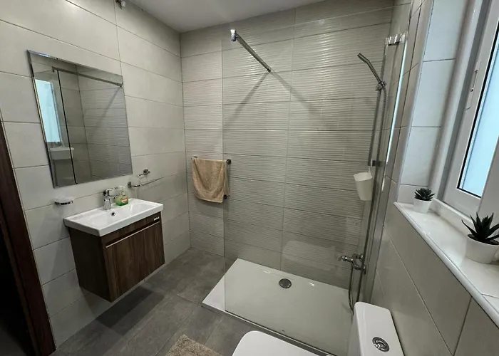 Centrally Located 3br Sea View By Bus Terminus *