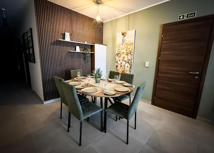 Centrally Located 3Br Sea View By Bus Terminus St. Paul's Bay