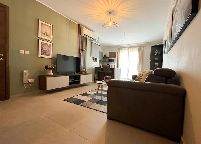 Centrally Located 3Br Sea View By Bus Terminus