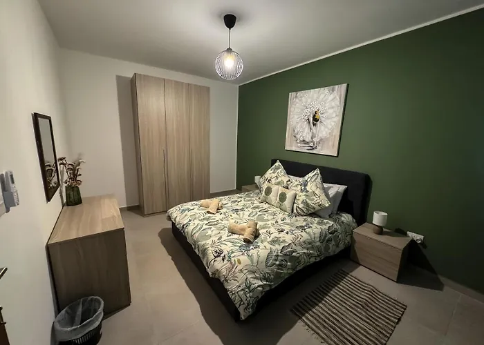 Centrally Located 3br Sea View By Bus Terminus Appartement *