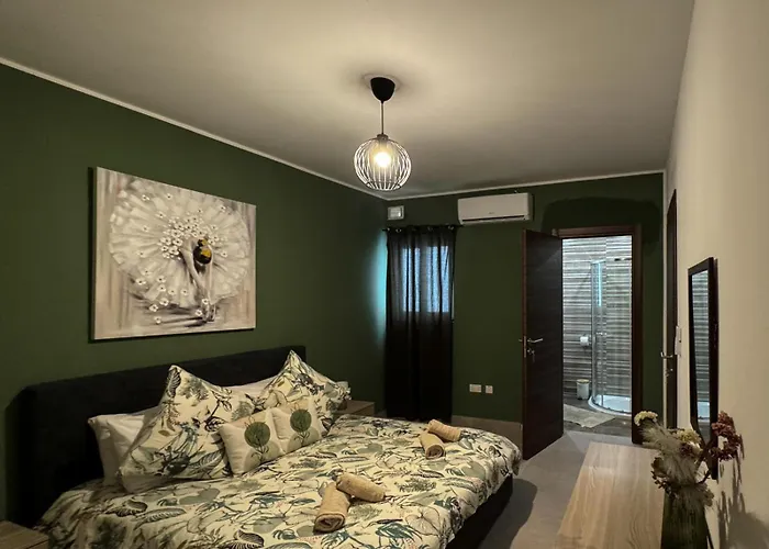 Centrally Located 3br Sea View By Bus Terminus