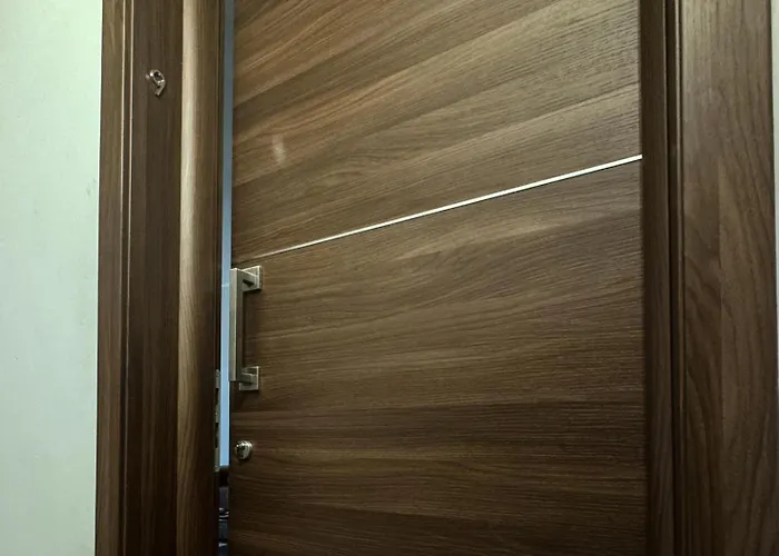 Апартаменты Centrally Located 3Br Sea View By Bus Terminus Сент-Полс-Бей