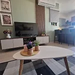 Centrally Located 3br Sea View By Bus Terminus *