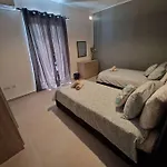Appartement Centrally Located 3br Sea View By Bus Terminus