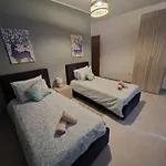 Centrally Located 3br Sea View By Bus Terminus Appartement *