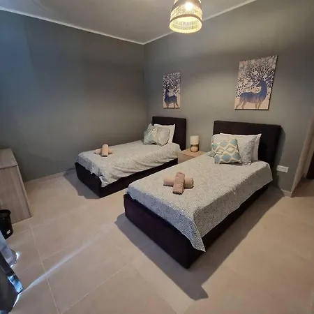 Centrally Located 3br Sea View By Bus Terminus 아파트 *