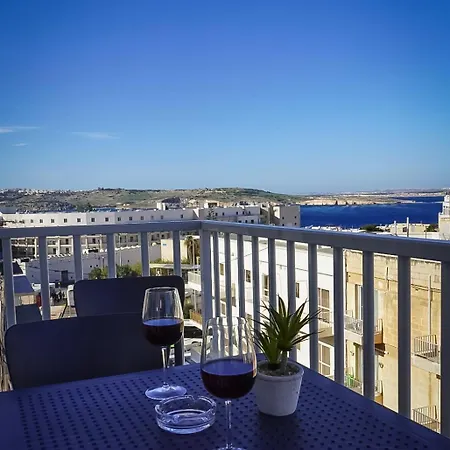 Centrally Located, Well Equipped, Stylish Flat. *