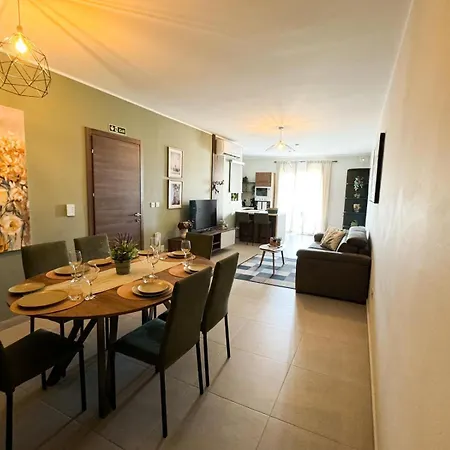 Apartamento Centrally Located, Well Equipped, Stylish Flat.