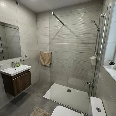 Centrally Located, Well Equipped, Stylish Flat. *