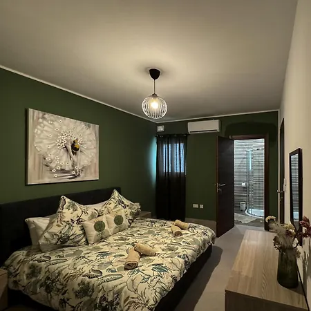 Centrally Located, Well Equipped, Stylish Flat.